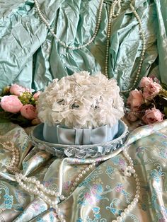 1950's light blue and cream hat with ribbons. Beautiful. Baby Blue Hat, Cream Hat, Bridal Hat, Millinery Hats, Blue Hat, Vintage Lighting, Blue Cream, Wedding Bridal, Baby Blue