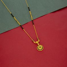 Short Mangalsutra Designs Gold, Short Mangalsutra Designs, Modern Mangalsutra Designs, Mangalsutra Designs Gold, Modern Mangalsutra, Short Mangalsutra, Gold Jewelry Prom, Kalyan Jewellers, Jewelry Prom