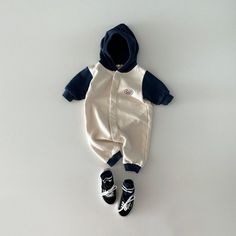 Casual Jumpsuits And Rompers For Winter Playtime, Cotton Hooded Onesie For Fall, Long Sleeve Cotton Onesie With Buttons, Cotton Long Sleeve Onesie With Buttons, Cute Cotton Hooded Onesie, Cotton Long-sleeve Onesie With Buttons, Cute White Hooded Onesie, Casual Cotton Onesie With Buttons, Hooded Casual Onesie For Fall