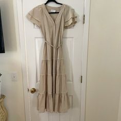 Nwot Christy Lynn Linen Belted Dress Sz Xs Tiered Beige Maxi Dress For Day Out, Beige Tiered Midi Dress For Spring, Beige Tiered Midi Dress For Brunch, Elegant Tiered Beige Midi Dress, Beige Short Sleeve Maxi Dress For Brunch, Fitted Neutral Maxi Dress For Spring, Neutral V-neck Fitted Midi Dress, Neutral Fitted V-neck Midi Dress, Spring Taupe V-neck Dress