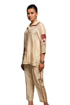 Ivory three fourth sleeves placement fleur print silk shirt. Paired with a pant. - Aza Fashions Pant Women, Pant For Women, Printed Silk Shirt, Luxury Sale, Collar Neck, Ivory Silk, Fashion App, Modern Bride, Silk Shirt