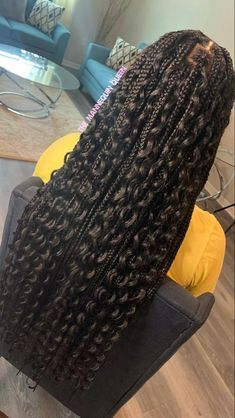 Knotlrds Box Braids, Medium Knotless Goddess Braids Hairstyles, Small Braids For Black Women Curls, Knotless Box Braids With Curly Ends Bun, Box Breads With Curly Ends, Bohemian Knotless With Curly Ends, Box Braids With Wavy Hair, Bohemian Braids Brown And Black, Senegalese Braids Hairstyles