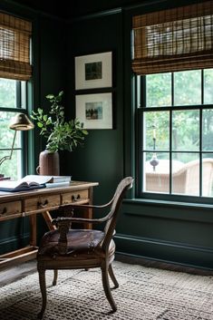 dark green office walls and medium wood tone desk Green Office Walls, Dark Color Schemes, Dark Green Office, Masculine Home Office Ideas, Feminine Home Office, Green Home Offices, Masculine Home, Masculine Home Office, Masculine Office