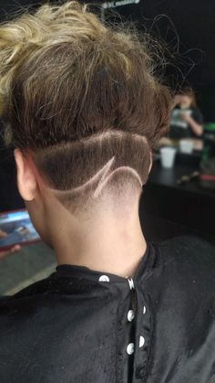 Undercut With Design Woman, Designs For Undercut, Womens Undercut Designs, Easy Undercut Designs, Under Cut Designs, Undershave Designs, Girl Undercut Design, Under Hair Shaved, Shaved Undercut Designs