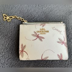 This Coach Wallet Is The Perfect Size To Fit In Your Back Pocket When You Want To Condense To “Just The Essentials”. Some Steaming From Denim, But Otherwise In Perfect Condition! White Bifold Wallet With Zipper, Coach Coin Purse With Zipper Closure As Gift, Cream Wallet With Zipper Pouch For Daily Use, Everyday White Coin Purse With Zipper Closure, Cream Wallets With Zipper Pouch For Daily Use, Coach Wallet With Zipper Pouch As Gift, Coach Wallets With Zipper Closure, Coach Wallets With Zipper Closure For Everyday Use, Cream Wallets With Zipper Closure For Daily Use