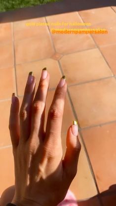 Gold French Manicure, French Manicure Gel Nails, Classic Manicure, Kylie Jenner Nails, Gel French Manicure