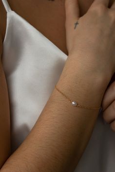 Petite Freshwater Pearl Solitaire Dainty Bracelet Solitaire Bracelet, Affordable Fine Jewelry, Elizabeth Jewelry, Minimal Bracelet, Bracelet Inspiration, Lights Wedding, Pearl Rings, Beauty Habits, Bridemaids Gifts