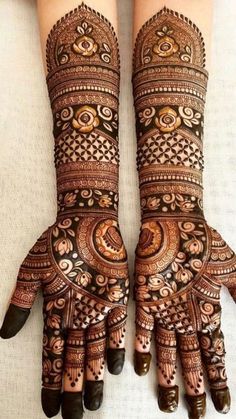 Mehndi Designs For Brides, Henna Design Simple, Mehndi Design Bridal, Beautiful Simple Mehndi Design, Mehedi Design, Front Mehndi Design, New Bridal Mehndi Designs, Legs Mehndi Design, Mehndi Designs Bridal Hands