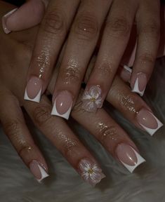 Short Nails Baddie Design, Square Vacation Nail Designs, Short French Tip Acrylic Nails With Flower, Short Baddie Nail Ideas, Short Maximalist Nails, Baddie Short Nails, White Vacation Nails, 90s French Tip Nails, Maximalist Nails