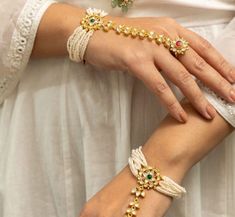 A very beautiful & antique touch piece to enhance your beauty. Kundan Hathphool, Bridal Bangles Wedding, Traditional Bracelet, Jewellery Kundan, Wedding Jewellery Designs, Rajputi Jewellery, Creative Jewelry Photography, Kundan Bangles, Antique Jewellery Designs