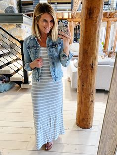 20 Ways To Wear A Denim Jacket - Living in Yellow Casual Denim Jacket Outfit, Athleta Outfits, Teaching Styles, Gno Outfit, Dress With Converse, Living In Yellow, Teaching Outfits, Casual Work Wear, Denim Jacket Outfit