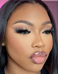 Natural Makeup Pink, Makeup Pink Lips, Natural Beat, Compact Vanity, Foldable Mirror, Soft Makeup Looks, Makeup For Black Skin, Mirror Compact, Brown Skin Makeup