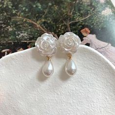 White Rose Earrings With Pearls Brand New Never Used White Rose Accessories, White Rose Jewelry, White Earrings Aesthetic, Silver Rose Earrings, White Rose Earrings, Earrings Aesthetic Gold, Birthday Colors, Flower Pearl Earrings, Fantasy Accessories