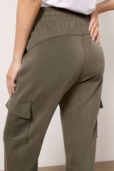 Elevate your lounge style with the Ari Cargo Jogger by EVEREVE. Crafted in ultra-luxe knit fabric, these joggers feature a comfy elastic waistband, side seam pockets, and cargo side pockets. Pair with a tee or the matching Ari V Neck Sweatshirt. | EVEREVE Women's Ari Cargo Jogger Pants, Size Large, Green Stretch Cargo Pants For Loungewear, Fall Loungewear Solid Color Cargo Pants, Loungewear Sweatpants With Cargo Pockets, Cargo Sweatpants For Loungewear, Fall Loungewear Tapered Leg Cargo Pants, Stretch Bottoms With Cargo Pockets For Loungewear, Stretch Solid Color Cargo Pants For Loungewear, Stretch Cargo Pants With Side Pockets For Loungewear, Stretch Cargo Trousers For Loungewear