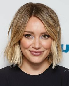 comment sublimer sa coiffure carré plongeant, cheveux chatains avec éclaircissements Champagne Blond, Celebrity Bobs Hairstyles, Long Bobs, Blonde Bob Hairstyles, Kaley Cuoco Short Hair, Elisabeth Moss, Blonde Hairstyles