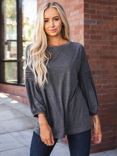 Introducing the 3/4 Pleated Sleeve Casey Top, the perfect addition to your fall wardrobe! This simple yet stylish top is a must-have for those who want to look trendy without sacrificing comfort. The detailed balloon sleeves add just the right amount of sass to your basic jeans, making you stand out from the crowd. Size Small (0-4) Medium (6-8) Large (10-12) XL (12-14) Model is 5'5" Size 2 wearing small Basic Jeans, Brunette Models, Maxi Skirt Dress, Blonde Model, Stylish Top, Graphic Apparel, Knee Length Dresses, Knee Length Skirt, Romper Pants