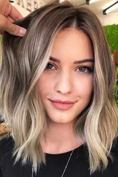 Shorter Balayage Hair, Shoulder Length Baylage Hair, Blonde Balayage Bob Mid Length, Brown And Blonde Balayage Mid Length, Bronde Lob Shoulder Length, Above Shoulder Length Hair, Short Brunette, Lovely Hairstyles, Shoulder Haircut