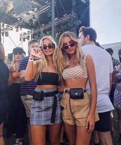 coachella looks Geek Outfit, Look 80s, Festival Outfit Inspiration, Coachella Looks, Festival Mode, Festival Inspo, Festival Outfits Rave, Look Festival, Summer Festival Outfit