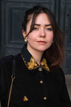 Black velvet blouse embroidered with hand talk and gold fantasy embroidery. Upcycled second-hand blouse Fits sizes 34 to 40. Unique piece, with a lot of time spent on hand-beaded embroidery. It can be mixed, worn by a man of medium height. Made for the baroque collection. Gold Collared Blouse For Formal Occasions, Gold Festive Blouse For Fall, Festive Gold Blouse For Fall, Vintage Embroidered Blouse For Party, Vintage Embroidered Party Blouse, Gold Collared Blouse For Party, Fall Evening Embroidered Blouse, Embroidered Evening Blouse For Fall, Evening Embroidered Blouse For Fall