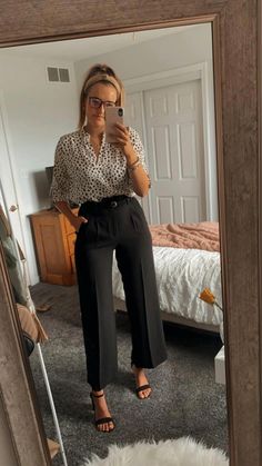 Business Outfits Women Professional Plus Size, Bartender Outfit Female Classy, Women Banker Outfits, Business Casual Wide Leg Pants, Semi Casual Work Outfit Women, Black Wide Pants Outfit Classy, Rv Outfits, Womens Business Casual Summer, Wide Leg Pants Business Casual