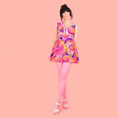 *1960's Super Psychedelic Ultra Mini Dress *The BEST Tie Dye Flower Power Vintage Print *Empire Waist + Day Glo Vintage Colorway *Literally Stunning Vintage Dress SIZE: Fits like a Medium but Please check all measurements provided below to make sure it's a good fit for you: Bust: 35 inches Underbust: 29 inches Waist: Open Length: 30.5 inches (with 3 inches that could be let down) Label: Vintage, no label present Material: Cotton Condition: Excellent Vintage Condition If you *LoVe* this piece - Check out our boutique! Please convo us with any questions. It is the buyer's responsibility to review our store policy page for important information regarding Payment, Shipping, and our Return Policy before purchasing from us xx ~Hellhound Vintage~ 1970s Retro Print Spring Dress, 1970s Style Mini Dress For Spring, 70s Inspired Floral Print Mini Dress For Summer, 70s Inspired Floral Mini Dress For Summer, 70s Inspired Beach Dresses For Spring, 1970s Style Pink Summer Dress, Pink 1970s Summer Dress, Pink 1970s Style Summer Dresses, Dye Flowers