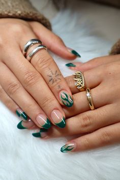 Cool Green Nail Designs, Easy Cute Acrylic Nails, Green Flame Nail Art, Gel Nails Flames, Forest Green Nail Art, Fun Green Nail Designs, Green Flames Nails, Flame Nails Green, Subtle Black Nails