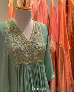 New Kurti Designs, Simple Kurta Designs, Simple Kurti Designs, Kurta Neck Design, Cotton Kurti Designs, Dress Design Patterns, Kurti Neck Designs, Kurti Designs Party Wear, Kurta Designs Women