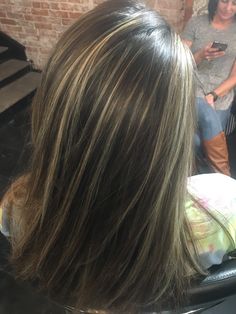 Level 3 Hair With Highlights, Soft Chunky Highlights, Brown Hair With Black And Blonde Highlights, Latina Blonde Highlights, Light Streaks In Dark Hair, Hair Dye Ideas For Brown Skin, Micro Highlights On Dark Hair, Small Highlights In Brown Hair, 2000s Highlights Hair