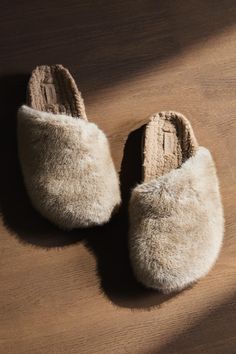 ASYMMETRIC FAUX FUR CLOGS Christmas Gifts For Grandparents, Fur Mules, Shearling Slippers, Waistcoat Dress, Fur Shoes, Clog Slippers, Gifts For Grandparents, Grandparent Gifts, Tshirt Skirt