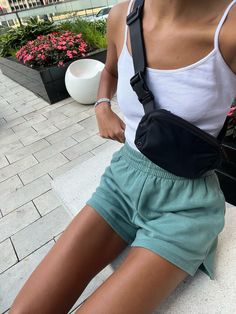 2023 Fashion Outfits, Green Shorts Outfit, Fashion Outfits Cute, Cute Outfits Summer, Quoi Porter, Summer Tank Top, Look Short, Shorts Outfit, Crop Top Outfits