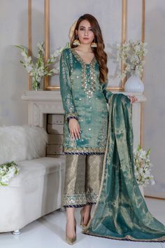 Metallic Green | Pakistani Designer Outfit | Sarosh Salman Bollywood Women, Orang India, Shadi Dresses, Designer Salwar Kameez, Pakistani Formal Dresses, Pakistani Dresses Online, Luxury Pret, Designer Outfit, Pakistani Party Wear