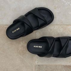 Alias Mae Sandals, Chic Footwear, Black Flat Sandals, Micro Bags, Pretty Sandals, Alias Mae, Instagram Paris, Shoes Heels Classy, Cute Shoes Heels