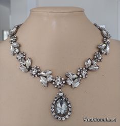 Vintage look diamond crystal statement necklace with teardrop pendant, anna wintour style, unique rococo style jewellery, mother of bride  This unique necklace is for  period drama and re-enactment lovers who would like to indulge wearing a Marie-Anotinette style necklace, with loads and loads of diamonds. Anna Wintour has also been seen in necklaces similar to this period jewellery. We can be a Bridgerton duchess wearing this 18th century model necklace.  The stones are top quality glass crysta Historic Jewelry, Anna Wintour Style, Pearl Trend, Pear Shaped Pendant, Necklace With Pendant, Crystal Statement Necklace, Historical Jewellery, Diamond Choker, Wear Necklaces