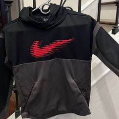 Nike- Youth Medium Hoodie. Looks Brand New. No Flaws. Jordan Shoes Retro, Shoes Retro, Kids Nike, Nike Shirts, Nike Black, Colorful Hoodies, Nike Tops, Jordan Shoes, Abs Workout