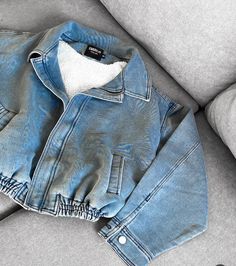 Fluffy Jean Jacket, Cheap Washed Blue Denim Jacket For Streetwear, Blue Washed Grunge Outerwear, Cropped Blue Denim Jacket For Streetwear, Streetwear Blue Patchwork Denim Jacket, Maquillaje De Ojos, Photography, Clothes