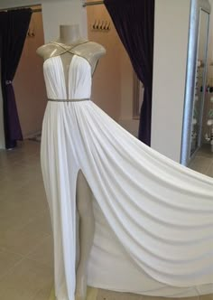 http://dolleduphair2toe.com/products/michael-costello-draped-goddess-dress-in-white Greek Dress, Goddess Costume, Goddess Dress, Long White Dress, Mode Inspiration, Beautiful Gowns, Fancy Dresses, Street Styles, A Dress