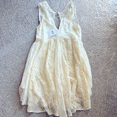 Free People Cream Lace Mini Dress Flowy Size Xs Flowy Beige Lace Mini Dress, Casual Summer Lace Dress For Brunch, Casual Lace Dress For Summer Brunch, Beige V-neck Lace Dress For Spring, Flowy V-neck Lace Dress For Summer, Beige Lace Dress For Summer, Beige Summer Mini Dress With Lace Trim, Beige Lace Trim Mini Dress For Summer, Beige Lace Trim Summer Mini Dress