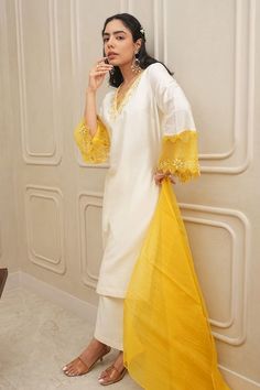 Off white straight kurta with floral thread, beads, sequins embroidery and cutwork hem detailing. Paired with solid palazzo and mustard yellow dupatta. - Aza Fashions Yellow Dupatta, Kurta And Palazzo, Agha Noor, Thread Beads, Pakistani Fashion Party Wear, Palazzo Set, Suits Design, Straight Kurta, Embroidery Floral