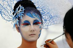 World Body Painting Festival Asia Headdress Art, Paintings Tumblr, Festival Paint, Body Painting Festival, Painting Gallery, Art Event, Painting Wallpaper, Body Painting