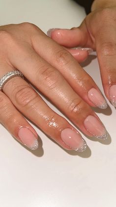 Trending French Tip Nails Short, Gel Polish French Manicure Short Nails, Short Reflective Nails, Glitter French Tips Round, Simple Round Nail Designs, Nail Inspiration Round, French Nails With Glitter Tips, Shimmer Nails French Tip, Cute Short Round Nail Designs