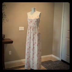 Nwt Size M Forever 21 Contemporary Maxi Dress. Beautiful Creamy Blush Pink Floral, With Small Cut Out On Back Sides. Zip Up. Forever 21 V-neck Sundress Maxi Dress, Forever 21 Floral Print Maxi Dress, Forever 21 Sleeveless Spring Maxi Dress, Forever 21 Sundress Maxi Dress For Spring, Forever 21 Maxi Dress For Spring, Flowy Forever 21 Maxi Dress, Forever 21 Sleeveless Sundress Maxi Dress, Forever 21 Sleeveless Maxi Dress For Beach, Forever 21 Spring Beach Maxi Dress