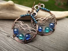 "Waves" Dangle Earrings -Unique and modern  -Wire wrapped with a one of a kind "ocean waves" design -Boho and beachy with sea colors - aqua/turquoise blue glass beads.    -Made of solid copper metal with copper ear hooks. -Lightweight and perfect for everyday wear.   -A great summertime or beach getaway look.  Would look beautiful with: -turquoise top -coral color top -white or black blouse Size: 2.25 inches long (measurement includes the ear hook) 1 inch wide. copper plated brass ear hooks - ni Wire Jewelry Patterns Fire Mountain Gems And Beads, Wire Wrapping Earrings, Jellyfish Pendant, Wire Wrapped Turquoise, Earrings Handmade Boho, Waves Design, Turquoise Jewellery, Wire Jewelery, Wire Wrap Jewelry Designs