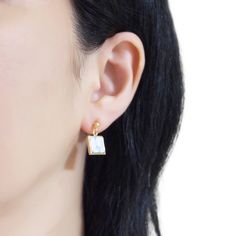 Square stone clip on earrings dangle. long asymmetric white marble invisible clip on earrings. gold clip earrings, non pierced earrings 🌟MiyabiGrace shop home. More invisible clip on earrings: click here https://www.etsy.com/shop/MiyabiGrace Details ◆Length:1 7/9 inches (4.5 cm) ◆Weight:4 g (0.14 oz) ◆Stone: Faux White Stone ◆Shape: Square ★Payment: PayPal You can checkout without PayPal account. You can use your credit card though PayPal for payment. https://www.etsy.com/listing/493072802/how- Modern White Clip-on Jewelry, White Single Dangle Clip-on Earring, White Minimalist Single Clip-on Earring, Minimalist White Single Clip-on Earring, Square Payment, Non Pierced Earrings, Square Stone, Gold Clips, Loop Earrings