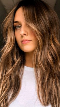 Balayage Brunette Natural Wavy Hair, Top Hair Color Trends 2023, Low Light Brunette Hair, Brunette Hair 2024, Warm Balayage Brunettes, Caramel Brownie Hair, Dark Honey Hair Color, Warm Caramel Balayage Honey, Dark Caramel Hair Color