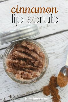 Cinnamon Lip Scrub, Honey Lip Scrub, Diy Cinnamon, Lip Scrub Recipe, Cinnamon Hair, Lip Scrub Homemade, Lip Scrub Diy, Homemade Scrub, Sugar Scrub Recipe