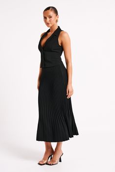 Pleats please.This is a full-length maxi skirt with an invisible side zipper and waist-to-hem pleats. Fresh and versatile, its polyester-and-elastane fabrication allows it to look loose and flowy without losing its structure. Small details like the fitted waist and pleated hem for visual appeal but at a timeless length. We recommend sizing down in this style. Chic Fitted Maxi Dress With Flared Skirt, Flowy Party Maxi Skirt With Pleated Hem, Stretch Midi-length Pleated Skirt For Workwear, Chic Pleated Stretch Maxi Dress, Fitted Flared Maxi Dress With Pleated Skirt, Fitted Pleated Midi Maxi Skirt, Fitted Flared Maxi Skirt With Pleated Hem, Fitted Flared Maxi Skirt With Pleated Waist, Chic Stretch Pleated Maxi Dress