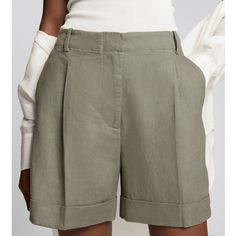 Khaki Green Color Brand New With Tag Outfit Elegantes, Linen Shorts Women, Flattering Pants, Chinos Style, Denim Cutoff Shorts, Twill Shorts, Short Styles, Distressed Shorts, High Waisted Shorts Denim