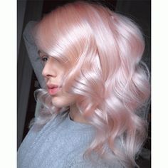 Cabelo Pin Up, Platinum Hair Color, Hair Colour Design, Light Pink Hair, Pink Blonde Hair, Rainbow Hair Color, Creative Hair Color, Hair Color Shades, Platinum Hair