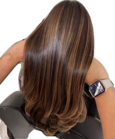 How to get soft, strong & healthy hair and get rid of split ends! Using haircare, masks, treatments and tools for your hair routine! Fall Hair Highlights, Brown Hair With Caramel Highlights, Brown Hair Looks, Hair Color Caramel, Gorgeous Hair Color, Caramel Hair