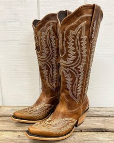 Ariat Women's Casanova Shades of Grain Cowgirl Boots 10044481-Painted Cowgirl Western Store Tall Cowgirl Boots, Boots Jeans, Western Store, Ariat Boots, Boot Companies, Cowgirl Western, Western Cowgirls, Western Cowgirl, Cozy Outfit